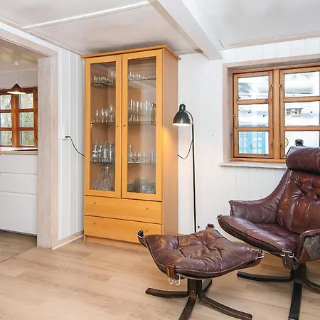 House With Beautiful Garden *