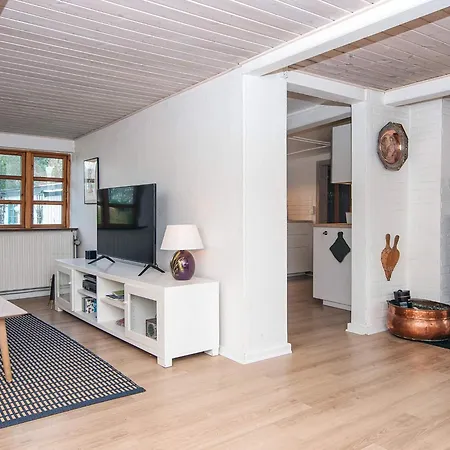 House With Beautiful Garden * Glesborg