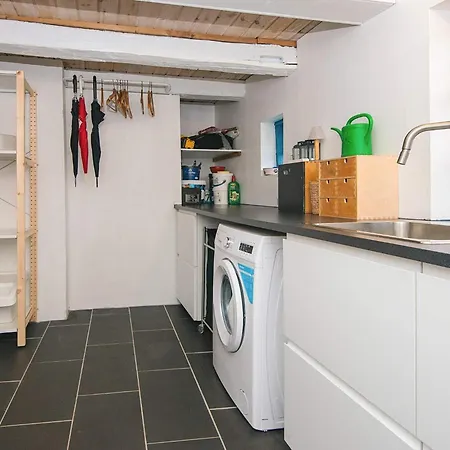 House With Beautiful Garden * Glesborg