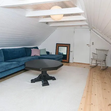 House With Beautiful Garden Glesborg