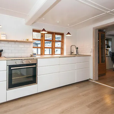 House With Beautiful Garden * Glesborg