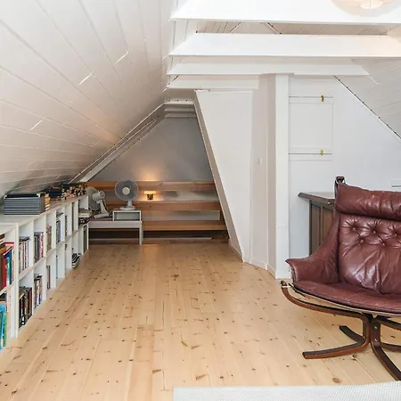 House With Beautiful Garden *