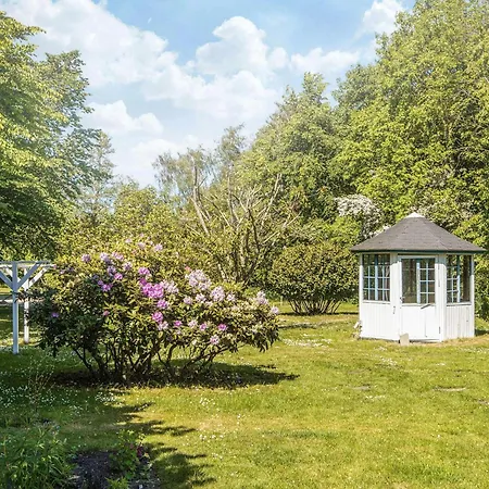 House With Beautiful Garden Prázdninový dům