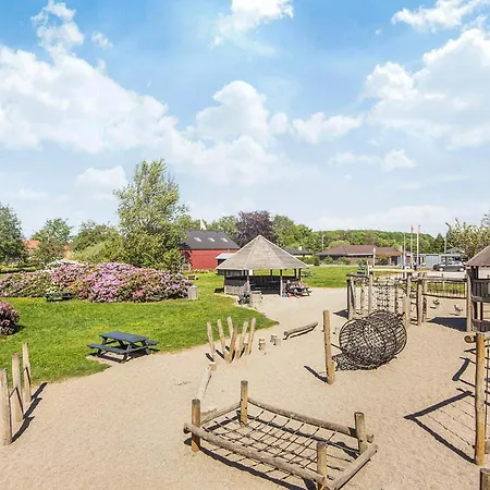 House With Beautiful Garden Prázdninový dům *