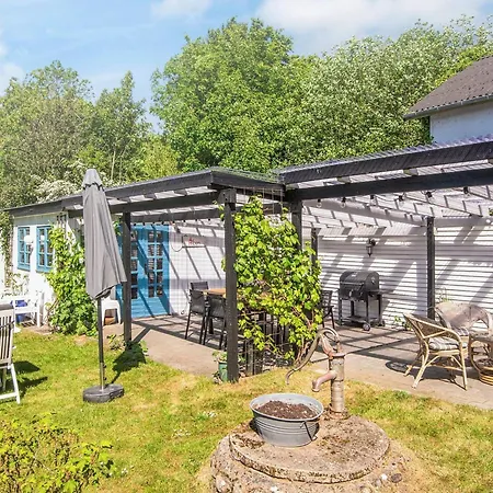 Prázdninový dům House With Beautiful Garden Glesborg