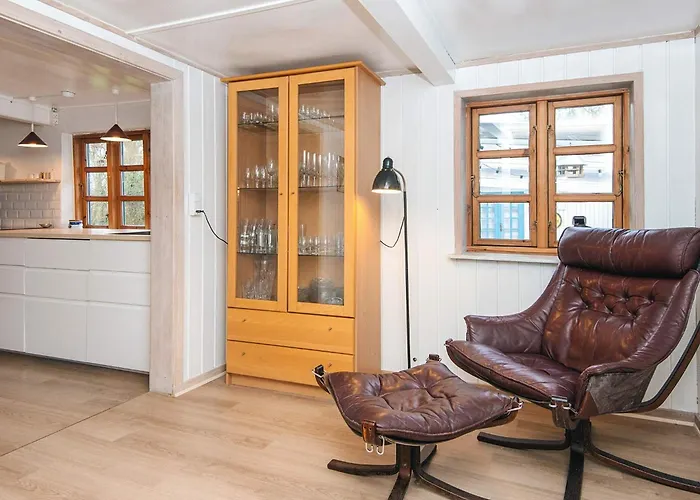 House With Beautiful Garden *