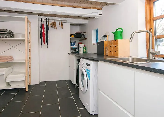 House With Beautiful Garden * Glesborg