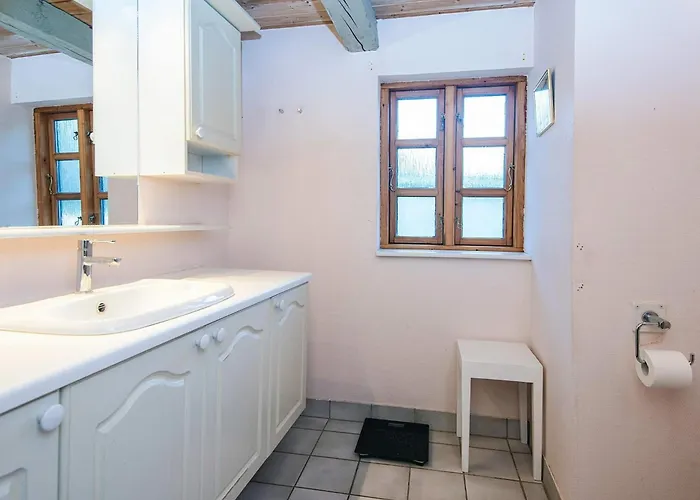 بيت للعطل House With Beautiful Garden *