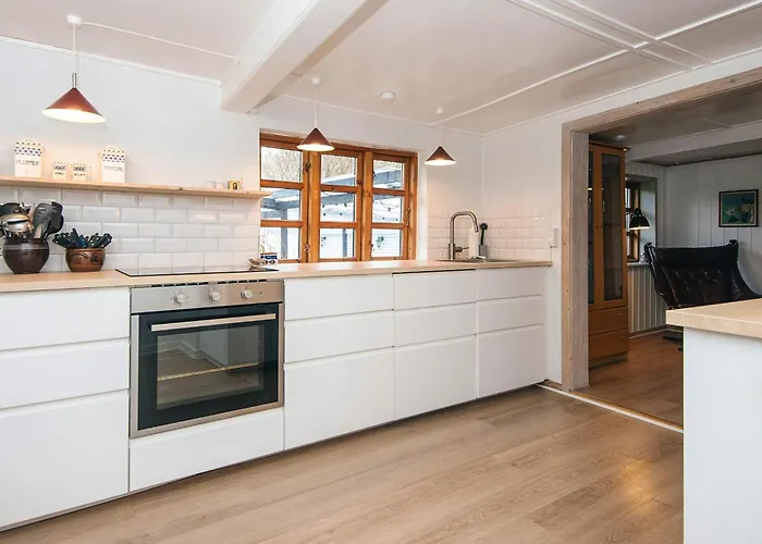 House With Beautiful Garden * Glesborg