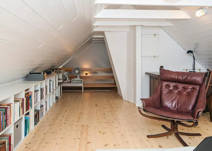 House With Beautiful Garden *