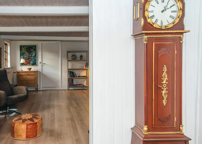 House With Beautiful Garden *