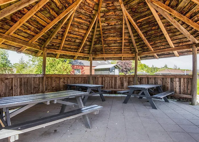 House With Beautiful Garden Glesborg