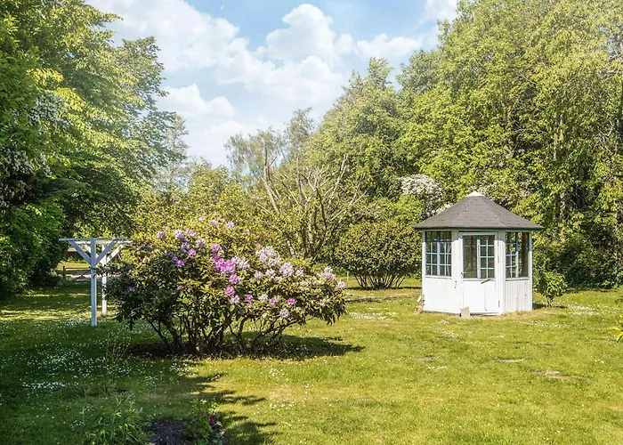 House With Beautiful Garden Σπίτι διακοπών