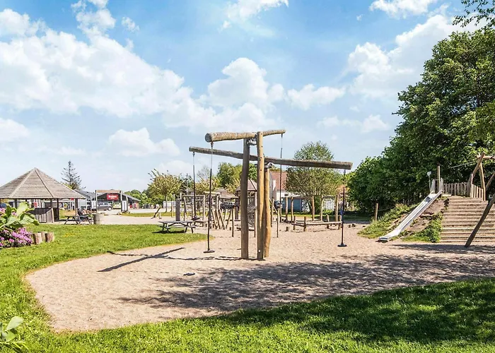 House With Beautiful Garden *