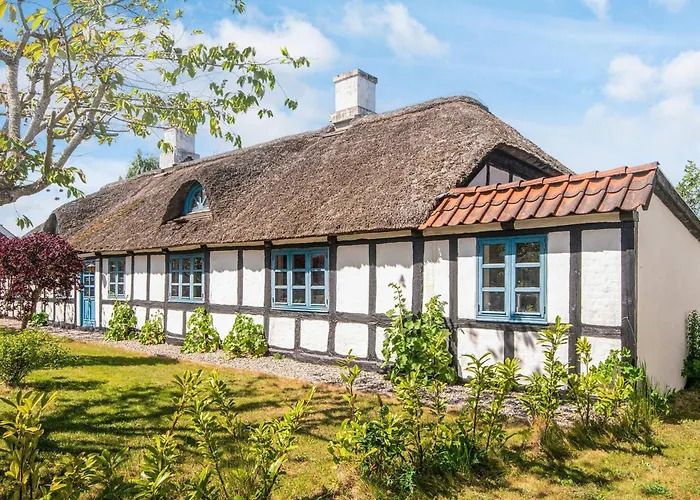 House With Beautiful Garden Σπίτι διακοπών