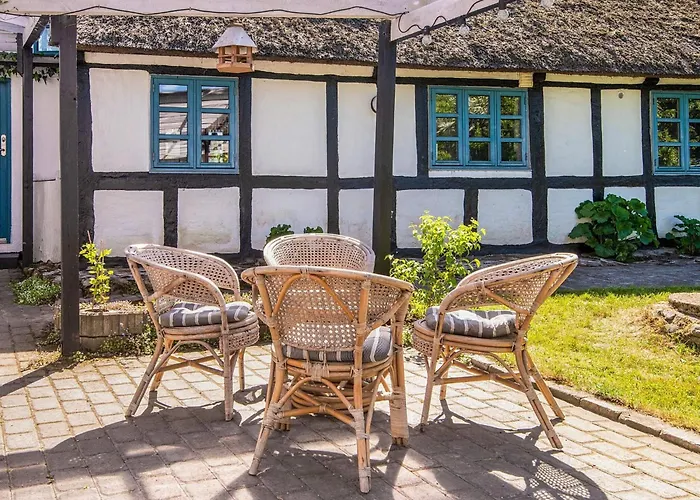 House With Beautiful Garden * Glesborg